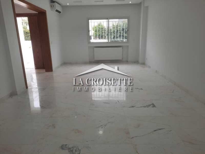 Triplex S+5 avec piscine à La Soukra